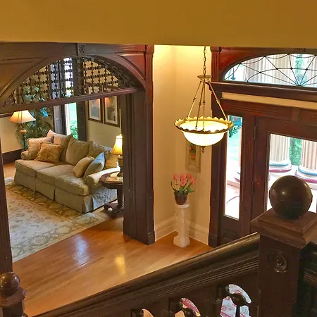 Chez Lyndon Manor-2